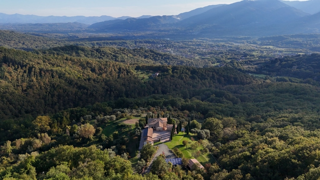 Villa Artemisia — surrounded by nature, just a breath away from Tuscany’s vibrant life. 2. Peacefully set in Tuscan nature, yet close to everything that matters.